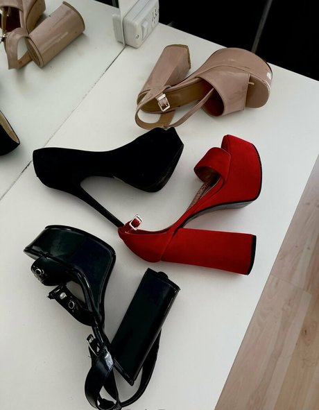 gigiikhalifa perfect pornstar images