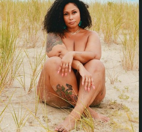 famous onlyfans top image