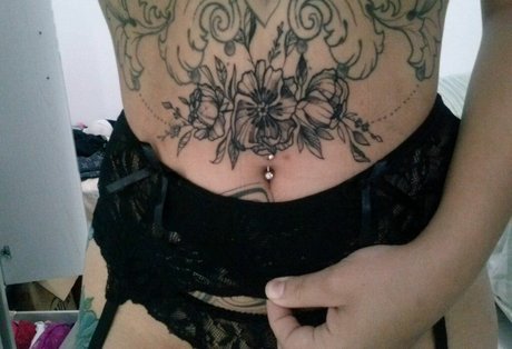 dani bluee naked model img