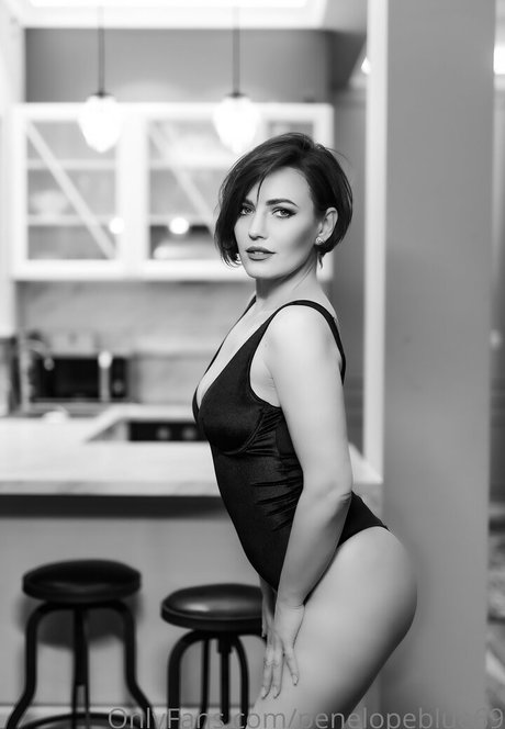 penelopeblue69 nude model picture