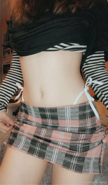 peachykaz star naked photo