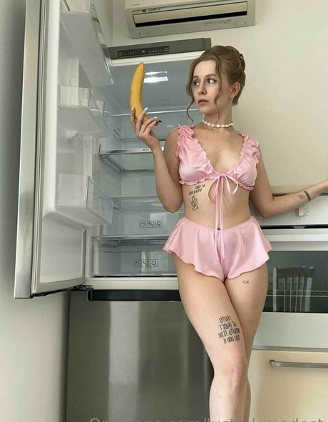 lustful modest nudes star image