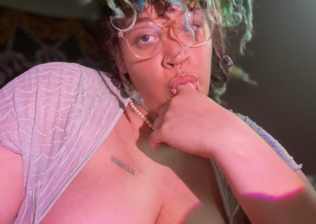 StickyEmpress model hd img