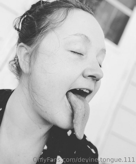 toxicallietongue pornstar adult img
