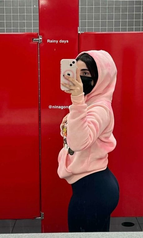 NinaGonz top model pics