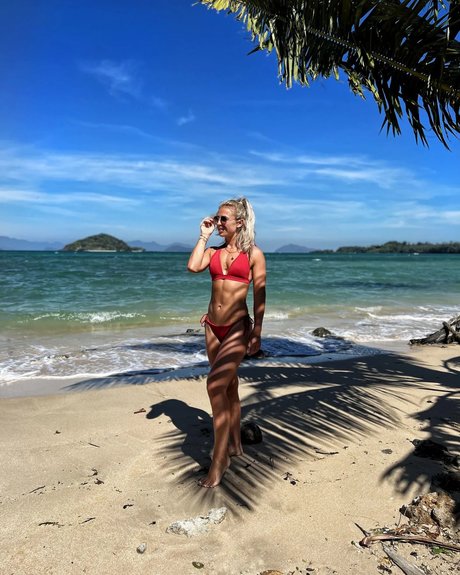 Larissa Van Meerten hd model images