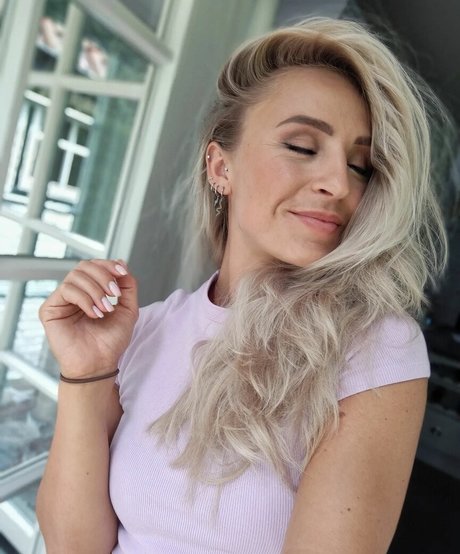 Larissa Van Meerten pornstar free gallery