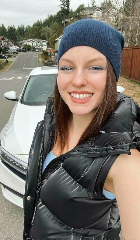 misshelenalue actress photo