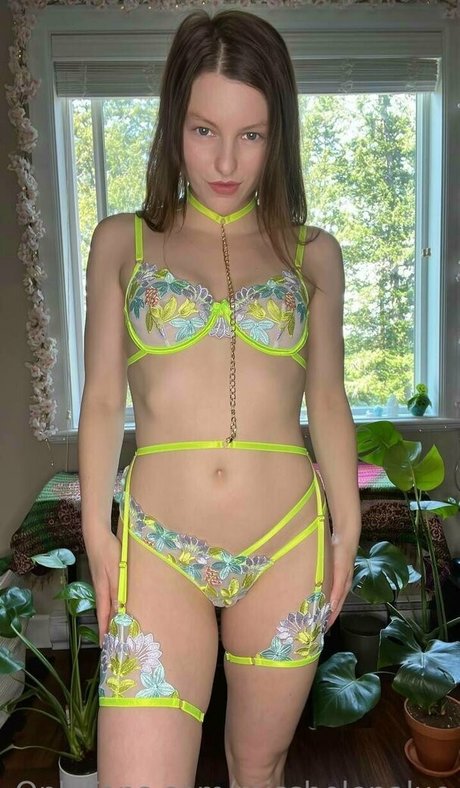 misshelenalue model nudes galleries