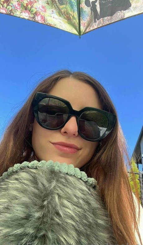 misshelenalue star exclusive gallery