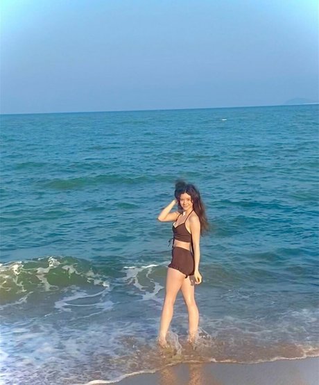 A Bit Rebecca star hot img