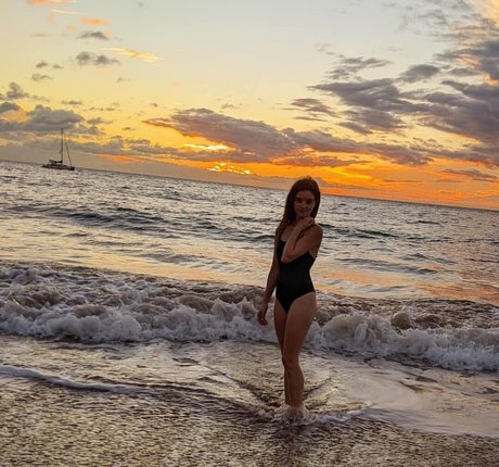 A Bit Rebecca model hot pic