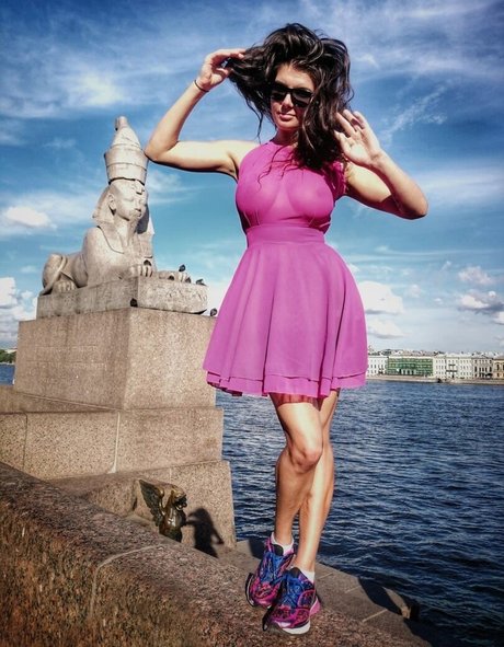 Swallowyoudown adult actress galleries