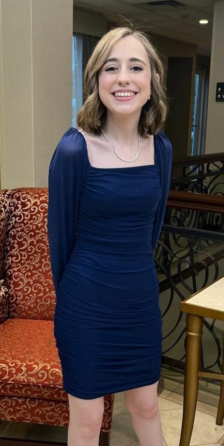 Atwentysomethingloser nudes model pictures