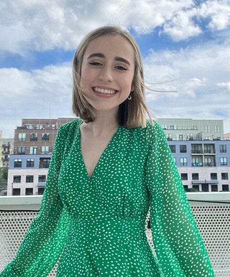 Atwentysomethingloser pornographic model photo