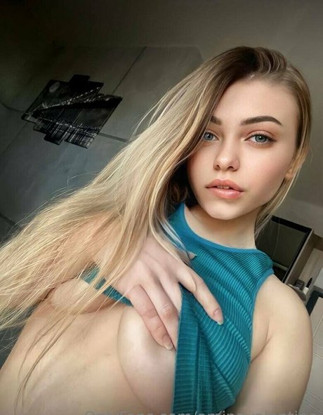 aminavalentino top star pictures