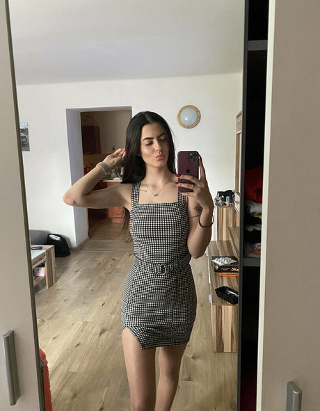 juicy nicolefree model naked photo