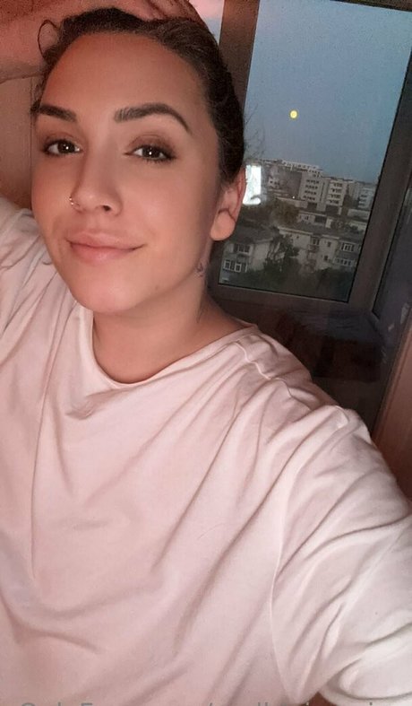 realbigjasmine hot model photo