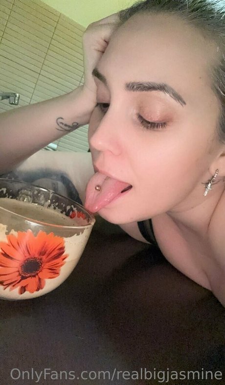 realbigjasmine pornstar top photo