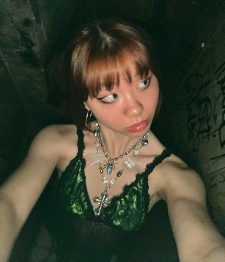 Olivia Sun pornographic model pictures