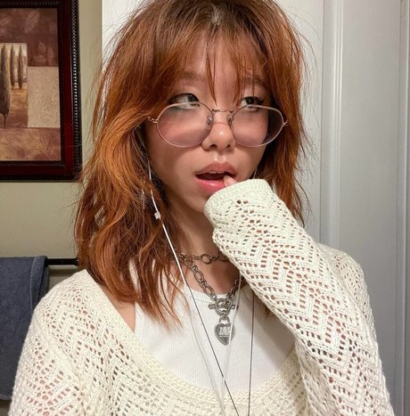 Olivia Sun erotic pornstar pic