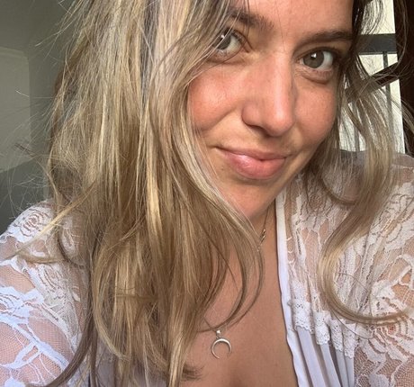 urcheenagurl model exclusive pics