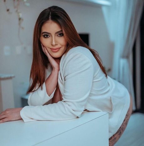 Ariane Rey star free images