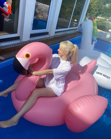 Elina Karimova star art pictures