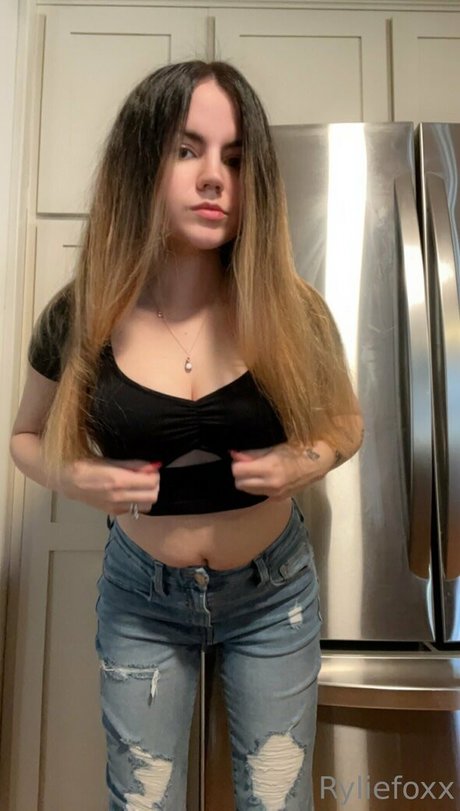 ryliefoxx free sexy pornstar pic