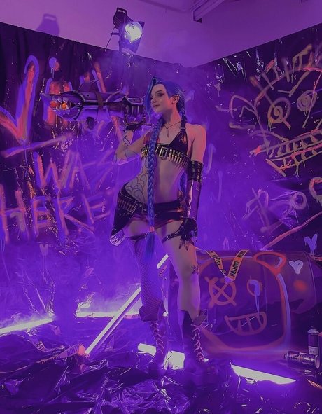 Alcololi model nude image