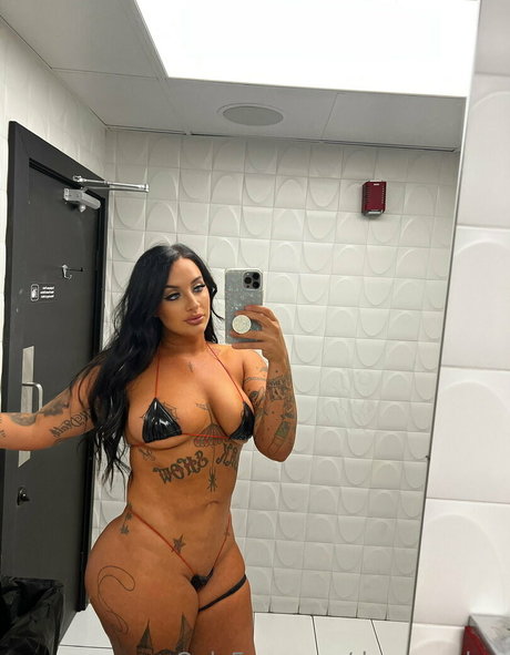 Demoncakes beautiful actress pics