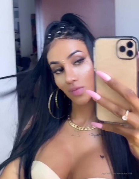 Laura Saenz sex model picture