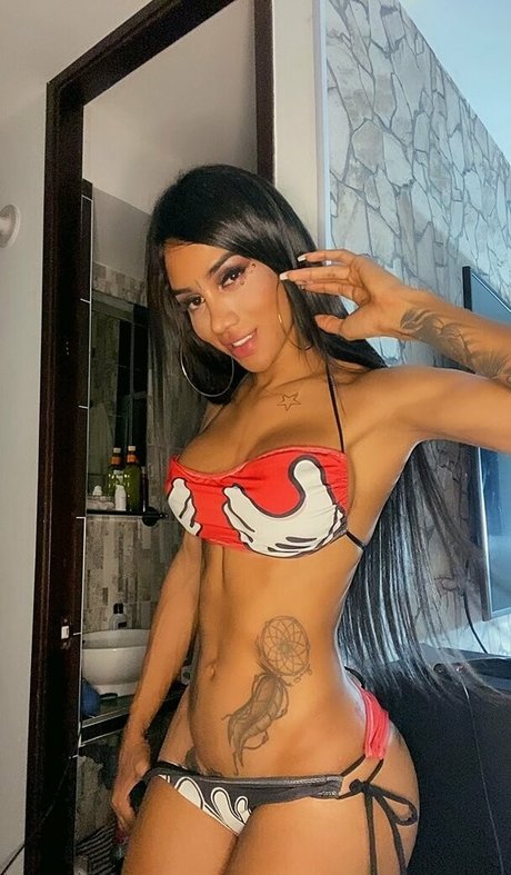 Laura Saenz star sexy archive