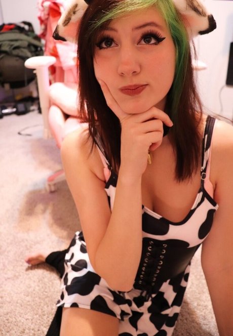 Bunimilk naked pornstar gallery