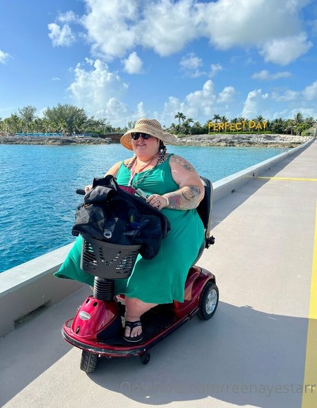 reenayestarr nude model image