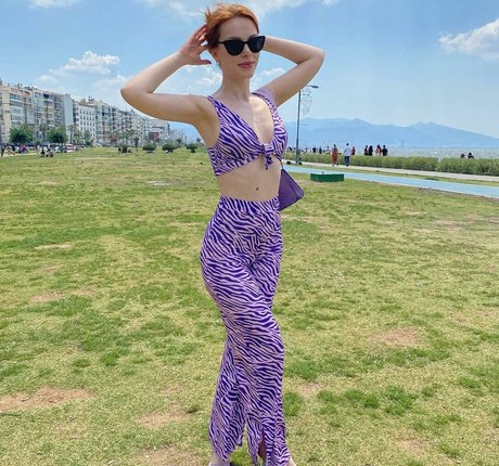 Aysennyuksel nude actress pictures