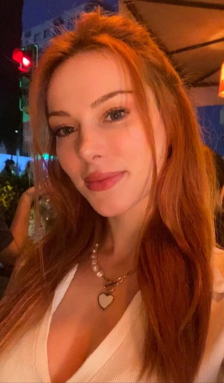 Aysennyuksel model nude gallery