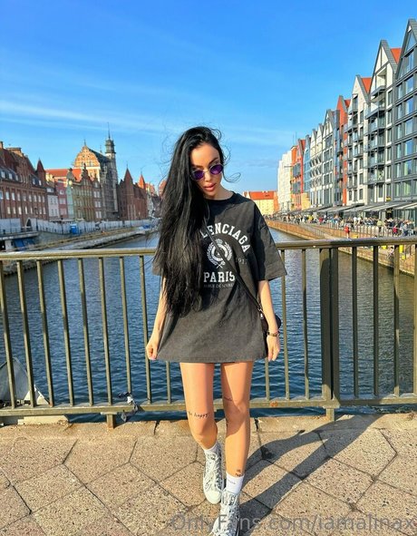 iamalinax pornstar nude image