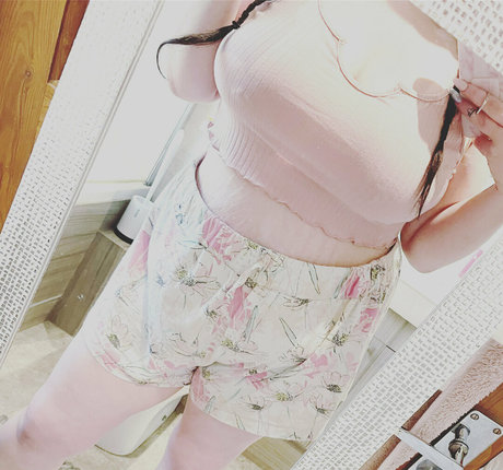 rosieofficial02 free star img