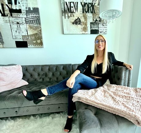 mindset mentorrrr model naked images