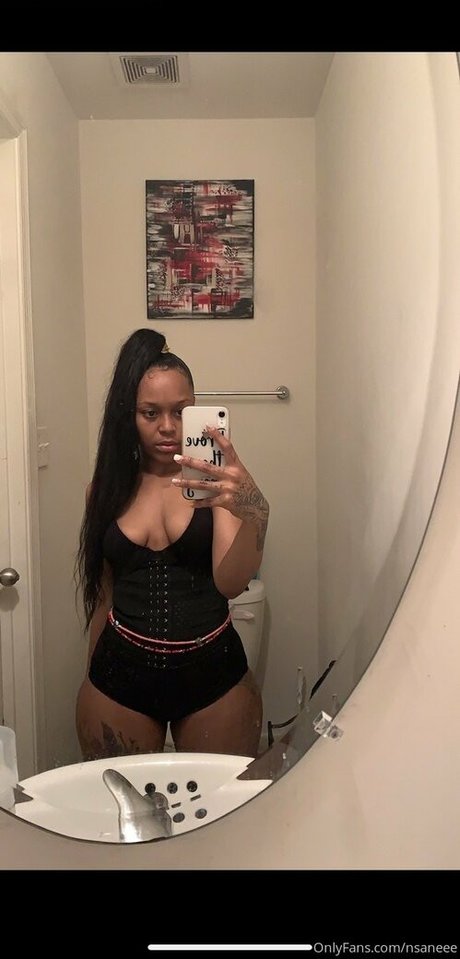 nsaneee hot model pic