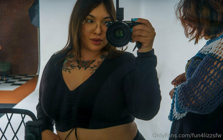 fun4lizzsfw porn model archive