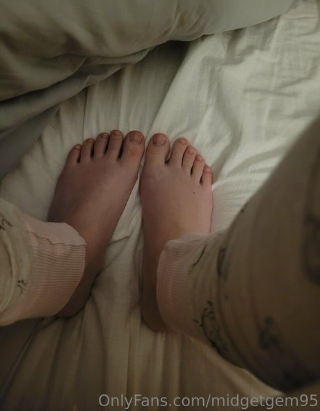 midgetgem95 model pornographic pics