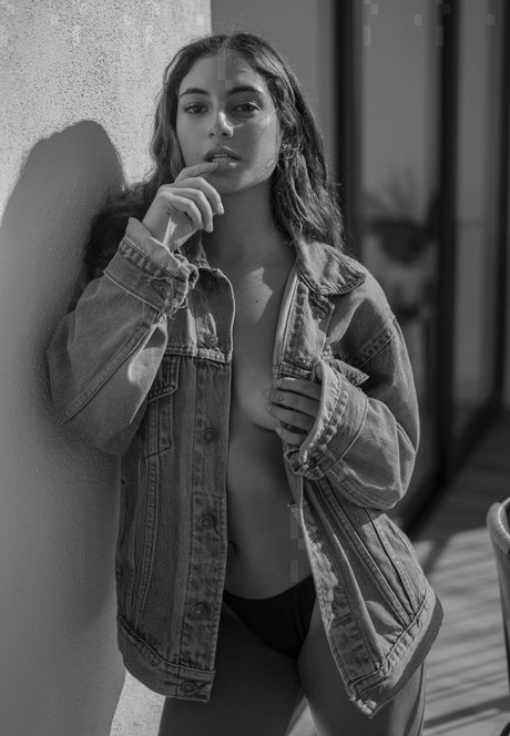 ThePeachApp pornstar erotic images