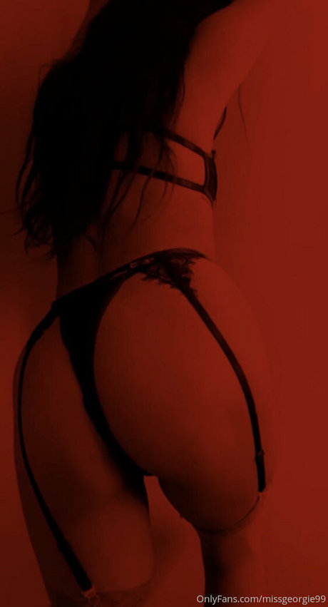 missgeorgie99 hot star pic