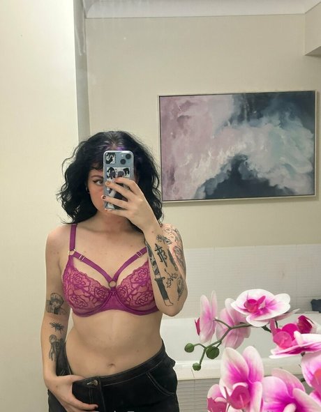 minniealiencos nudes actress image