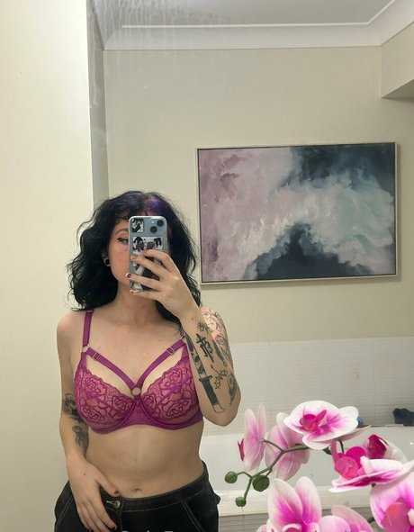 minniealiencos adult model pic