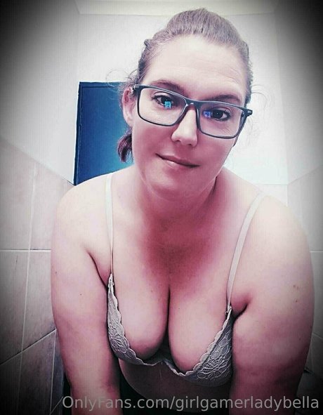 girlgamerladybella beautiful model gallery