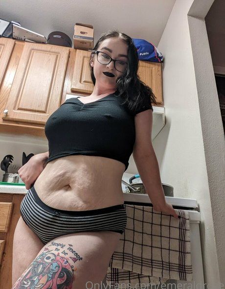 emeraldrose nude actress photo