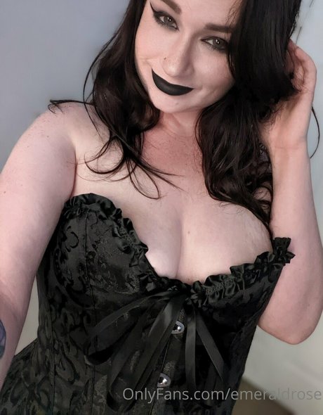 emeraldrose erotic star photo